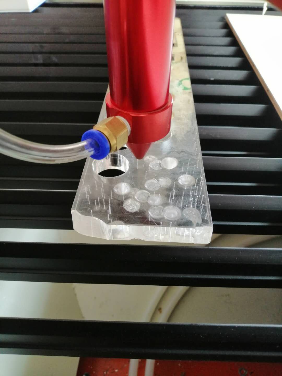 亞加力激光切割雕刻機(jī)有哪些機(jī)型規(guī)格！
