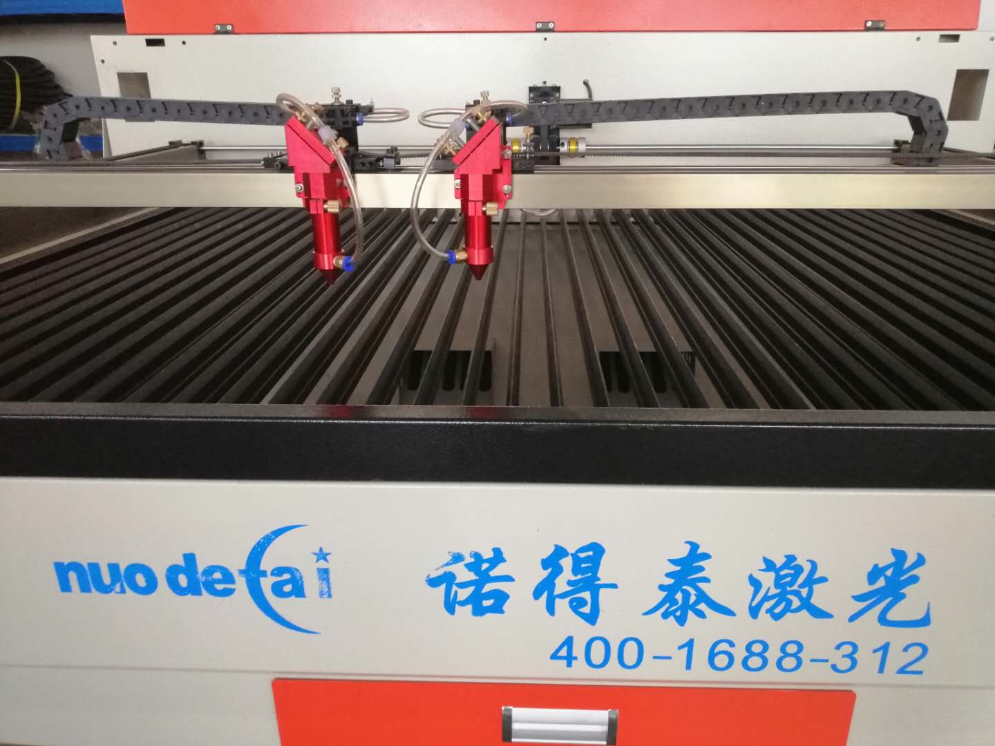 在包裝印刷行業(yè)為什么自動(dòng)抓拍激光切割機(jī)比較流行？