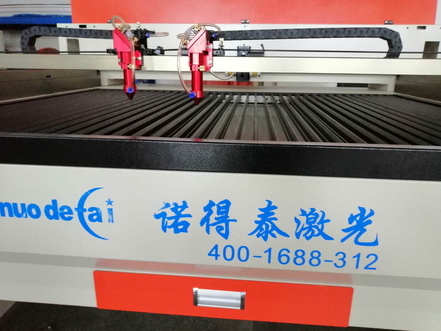 亞克力激光機(jī)在切割的過程中臺(tái)面不平會(huì)造成哪些影響？