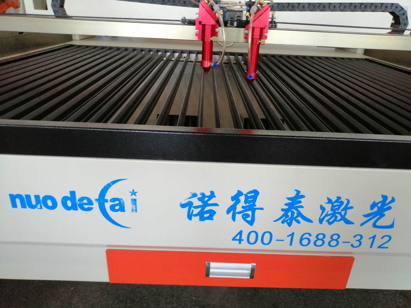 服裝面料鏤空用于激光切割機(jī)加工具有哪些的優(yōu)點？