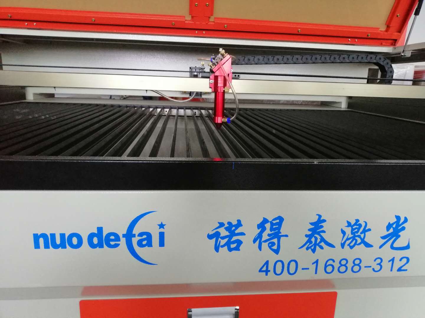 布料激光切割機(jī)該如何選擇，廠(chǎng)家為你提供售前指導(dǎo)