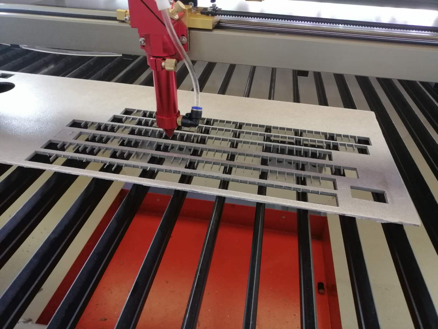 激光切割機(jī)在切割行業(yè)不可取代的因素是什么？