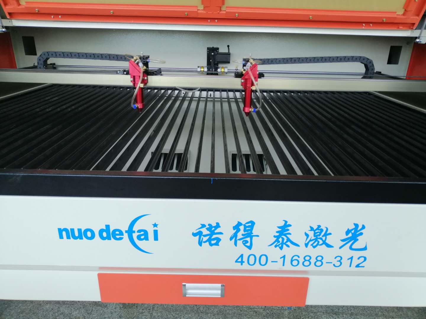 一臺(tái)非金屬小型激光切割機(jī)多少錢？