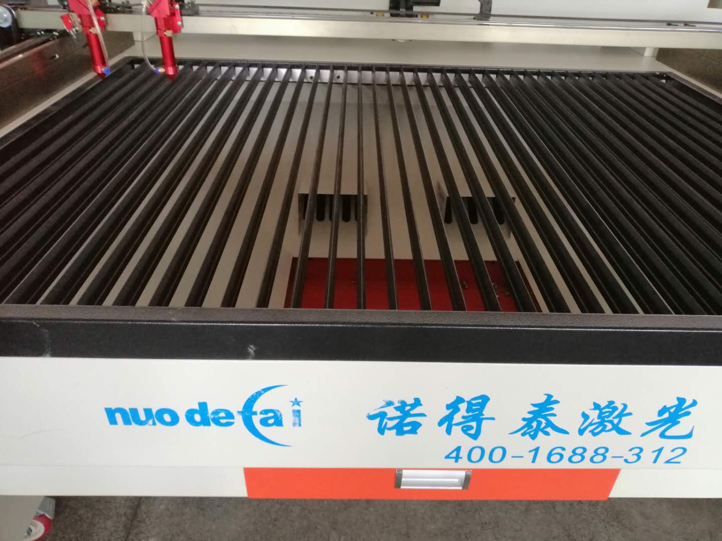 隨著激光切割機廠家越來越多從而也導(dǎo)致價格也是一落千丈！